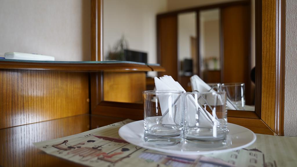 Mercury Hotel คาร์คิฟ ภายนอก รูปภาพ